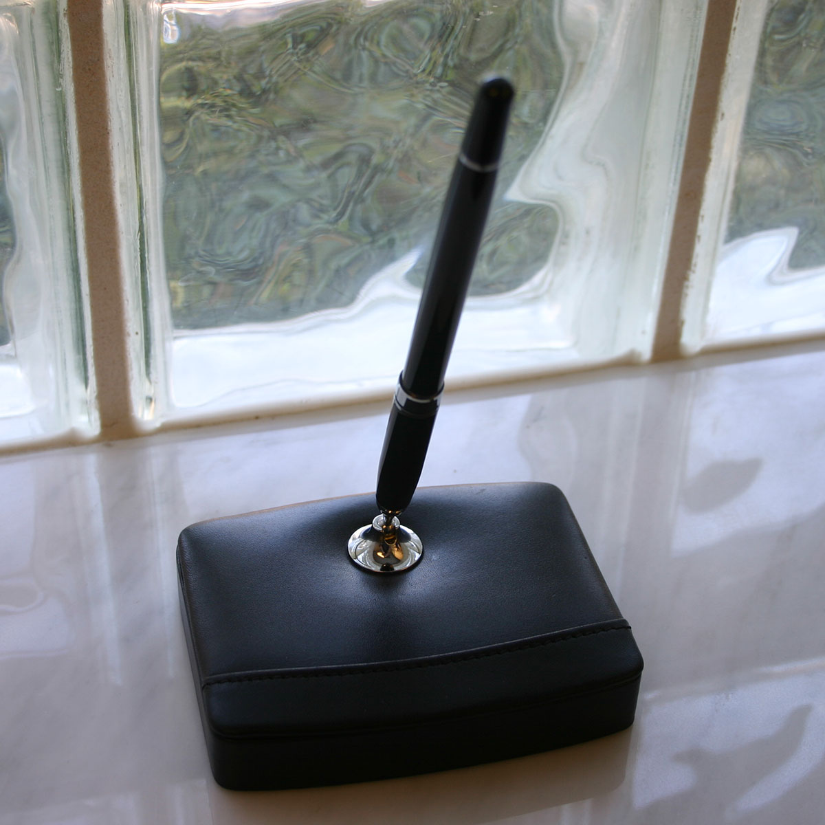 Classic Black Leather Single Pen Stand with Silver Accents